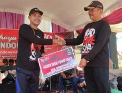 1 Dump Pasir dan 1 Dump Batu Jadi Hadiah Saat Puncak Acara HUT RI- 79 di Desa Balesari Magetan