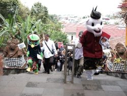 KPU Lumajang Gelar Kirab Maskot Pilkada Serentak, Sarana Integrasi Keberagaman Budaya di Jawa Timur