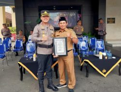 Kades Kendalbulur Dapat Penghargaan Dari Kapolres Tulungagung Pada HKN.