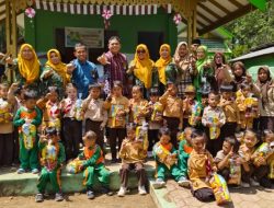 KPH Bondowoso Laksanakan Kunjungan Kepada Anak Didik (TK) Tunas Rimba Binaan BKPH Sukosari