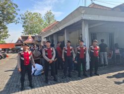 Satgas Preventif Polres Lumajang Jaga Ketat Gudang Logistik KPU, Pastikan Pemilu Berjalan Lancar