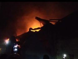 Kebakaran Hebat Hingga 12 Jam Di Situbondo Belum Padam, Si Jago Merah Merembet Ke Beberapa Gedung