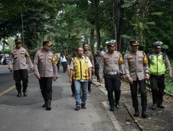 Mitigasi Jalur Rawan Jelang Nataru, Polres Jember Sisir Jalan di Gunung Gumitir