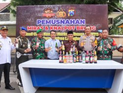 Jelang Nataru, Polres Lumajang Musnahkan Ribuan Miras dan Knalp