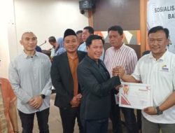 Bawaslu Pringsewu Berikan Penghargaan kepada Lembaga Profesi Wartawan