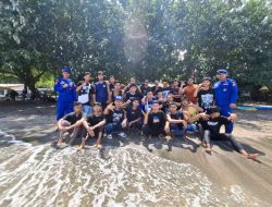 Libur Imlek, Satpolairud Polres Situbondo Edukasi Keselamatan Pengunjung Wisata Pantai Pasir Putih