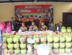 Polresta Sidoarjo Berhasil Ungkap Dua Gudang Pengoplosan LPG, 5 Tersangka Diamankan