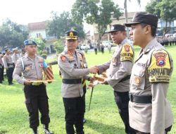 Dua Anggota Polres Bondowoso Mendapatkan Penghargaan Dari Kapolres