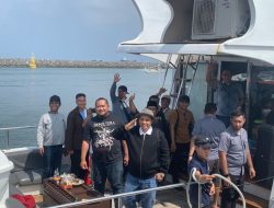 Haji Lilur Bersama 2 Mitra Usaha Balad Grup Tinjau Budidaya Lobster di Kangean