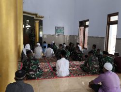 Padatnya Kegiatan, Satgas TMMD Ke-123 Letda Inf Saiful Jadi Muadzin Shalat Jum’at Bersama Warga