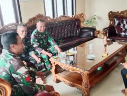 Babinsa Kopda Lukman Dampingi Pabintal Korem 083 dalam Komsos TMMD ke-123 di Rumah Kades Trotosari