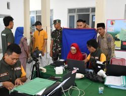 Warga Antusias Sambut TMMD 123 Kodim 0822/Bondowoso Bersama Disdukcapil memberikan Layanan Kependudukan