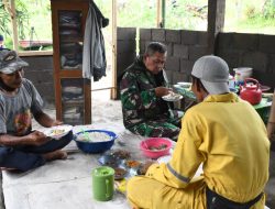 Sajian Menu Desa, Peltu M. Soleh Satgas TMMD 123 Makan Bersama Warga