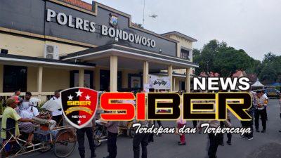 Berkah Ramadhan Polres Bondowoso Gelar Aksi Berbagi Takjil Dengan Tukang Becak