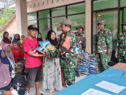 Satgas TMMD 123 Kodim 0822 Bondowoso Bersama Kabid (KDP) Salurkan Bantuan Sembako untuk Warga Desa Gunosari