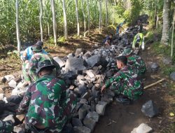 Perbaiki Jalan Desa Gunosari Bondowoso Tingkatkan Perekonomian Warga