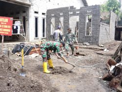 Dari Samudra ke Tanah Rakyat! Pratu Marinir Okky Pimpin Renovasi Rumah di TMMD 123 Bondowoso