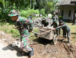 Satgas TMMD ke-123 Kodim 0822 Bondowoso Tetap Semangat di Bulan Puasa, Ribuan Paving Diturunkan