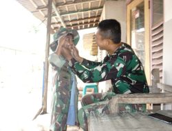 Prajurit TNI Ini Buat Anak Desa Tersenyum, Aksinya Bikin Haru!