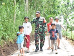 Keceriaan Anak-anak Desa Gunosari, Menikmati Jalan Paving Baru Hasil TMMD 123