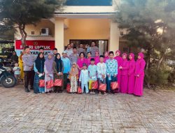 ‎Polsek Botolinggo Polres Bondowoso, Berbagi Takjil Sekaligus Berikan Santunan Kepada Anak Yatim Bersama Masyarakat