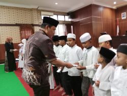 Berkah Ramadhan Kejari Situbondo Berikan Santunan Bagi Puluhan Anak Yatim Tahfidzul Qur’an AL Furqon