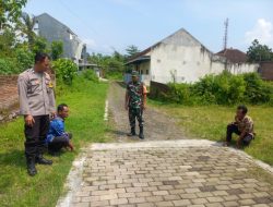 Sinergi TNI-Polri dan Pemerintah Desa Kab Bondowoso, Pengukuran Paving di Koncer Kidul Berjalan Lancar