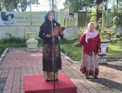 Hj Sri Winarti Misbakhul Munir, Ketua lllK Cabang Perhutani KPH Bondowoso pimpin Apel Peringati Hari Kartini 2025
