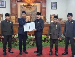 Rapat Paripurna DPRD Tulungagung Serahkan Rekomendasi LKPJ 2024