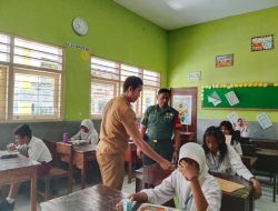 Babinsa Bondowoso Kawal Distribusi 1.304 Paket Makanan Bergizi ke 15 Sekolah