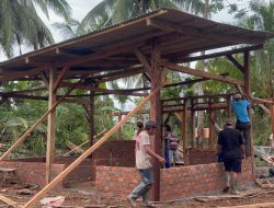 KISAH HARU PAK TARWONO, RUMAH REYOT DIBONGKAR OLEH SATGAS TMMD KE-124 KODIM 0422/LAMPUNG BARAT