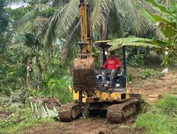 Buka Jalan 500 Meter, Satgas TMMD Kodim 0422/Lampung Barat Dorong Pembangunan Desa.