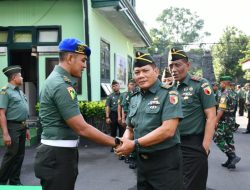 Kasdim 0822 Bondowoso Pimpin Upacara Pelepasan Prajurit: “Tugas Boleh Berganti, Loyalitas Tetap Abadi”