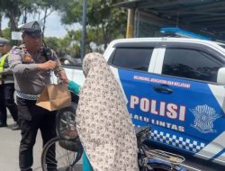 Polres Situbondo Berbagi Makanan Gratis Untuk Sopir Truk dan Angkutan Umum