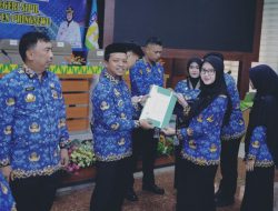 Bupati Pringsewu, Secara Simbolis Serahkan 97 SK CPNS di Lapangan Pemkab
