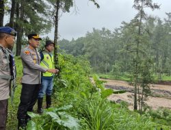 Kapolresta Banyuwangi Tinjau Langsung Lokasi Pencarian Pelajar Hanyut di Sungai Badeng