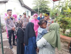 Tragedi Kapal Tenggelam Di Selat Bali,Kapolresta Banyuwangi Berikan Beasiswa Pada Anak Korban
