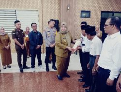 Wabup Pringsewu Serahkan Akte Notaris & SK Badan Hukum Koperasi Desa Merah Putih