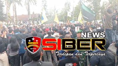 Mahasiswa,Aliansi BEM Dan Warga Lakukan Demo,Minta DPRD Transparan Dalam Mengelola Anggaran,Polres Bondowoso Dan Kodim 0822 Lakukan Pengamanan