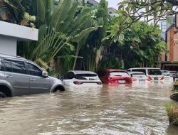 Diguyur Hujan Terus Menerus,Beberapa Rumah Dan Kendaraan Di Denpasar Dan Badung Bali Terendam Air