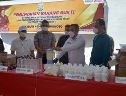 Kejari Bondowoso Bersama Stakeholder Musnahkan Barang Bukti Kasus Kriminal,Narkoba Dan Penyakit Masyarakat