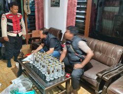 Tak Kenal Waktu Samapta Polres Situbondo Amankan Puluhan Botol Arak di Kapongan dan Mangaran Saat Dini Hari