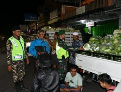 Prajurit Kodim 0822 dan Banser Hadir di Pasar Induk, Pedagang dan Warga Nyaman Saat Aktivitas Bongkar Muat