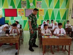 Babinsa Koramil 06/ Tamanan Bondowoso Kawal Paket MBG dari SPPG Wonosuko ke Sekolah, Ini Tujuannya