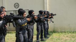 HUT Brimob ke 80 Polwan Polda Jatim Tampilkan Srikandi Challenge Penuh Adrenalin