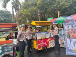 Polantas Polres Bondowoso Sapa Masyarakat Pengunjung Car Free Day, Ajak Warga Tertib Berlalu Lintas