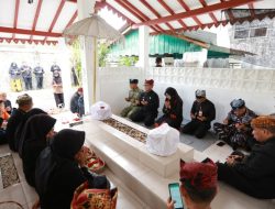 Momen Bupati Banyuwangi Ziarah ke Makam Bupati Terdahulu Dalam Rangga Memperingati Harjaba