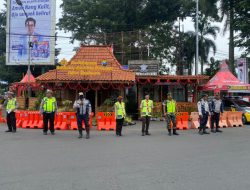 Dalam Rangka Pengamanan Nataru Polres Bondowoso Dirikan Pos dengan Model Rumah Adat Jawa
