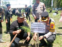 Polresta,Kodim 0825 Bersama KPH Banyuwangi Barat Tanam Pohon, Lindungi dari Bencana Hidro Meteorologi
