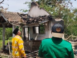 Rumah Lansia di Bondowoso Terbakar, MWC NU dan Kepala Desa Turun Tangan